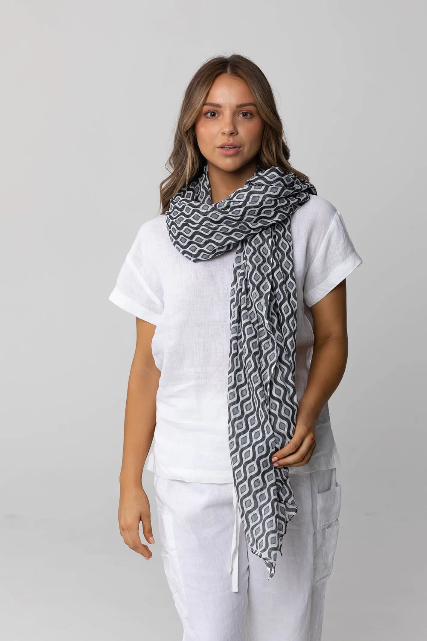 Holiday Pegasus Scarf | H63 Outlet