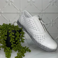 Rilassare Tani Zip Leather Sneaker | White | RS7 Outlet