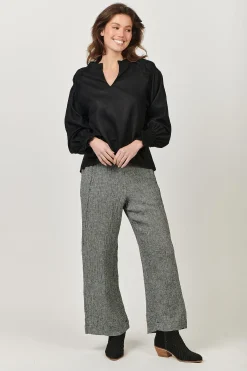 Naturals By O & J Tina V-Neck Linen Top - Black - OJ23 Best