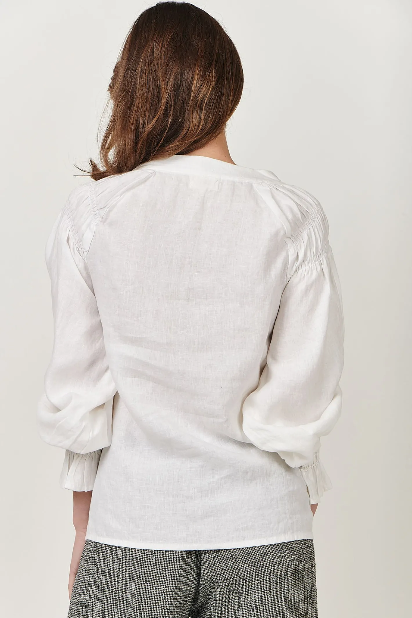 Naturals By O & J Tina V-Neck Linen Top - White - OJ23 Online
